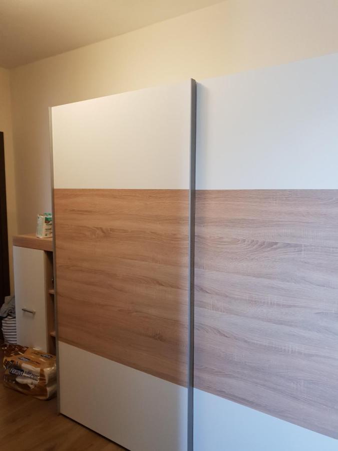 Apartman Valentin Appartamento Komárno Esterno foto