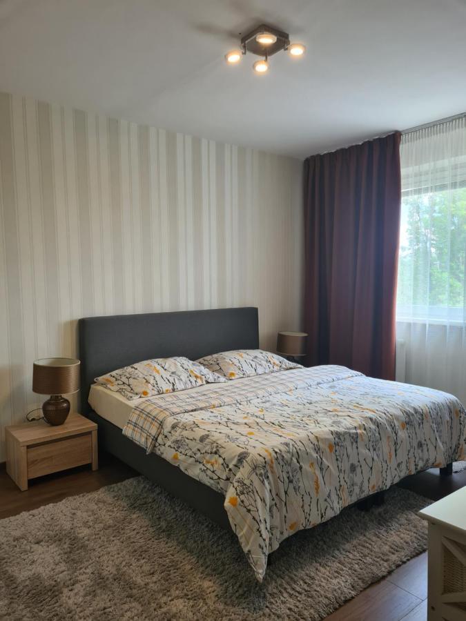 Apartman Valentin Appartamento Komárno Esterno foto