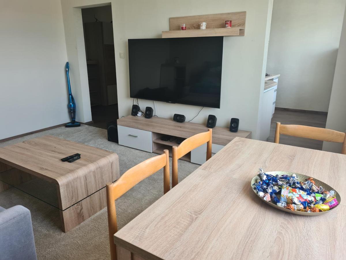 Apartman Valentin Appartamento Komárno Esterno foto